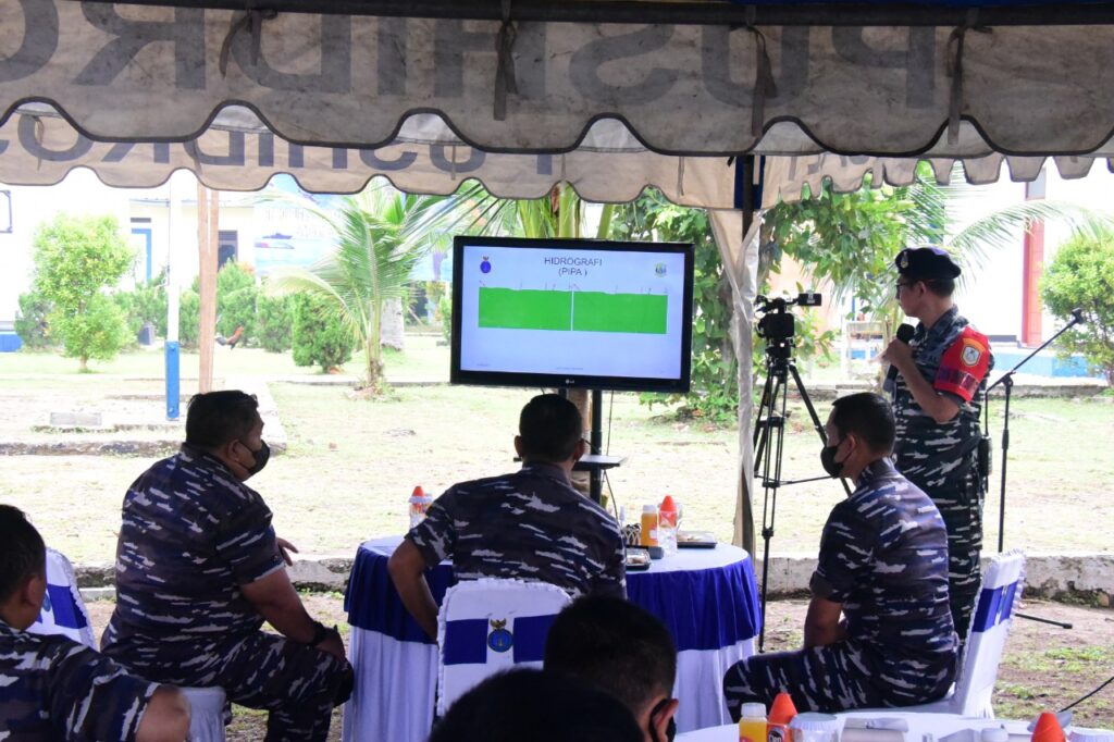 KOMANDAN PUSHIDROSAL TINJAU LATIHAN SURVEI DAN PEMETAAN DI PERAIRAN ...