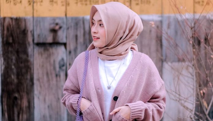 Gaya Foto Aesthetic Hijab Pinterest, Pashmina, Blur Paling Keren