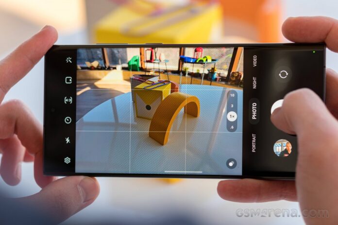 Samsung Galaxy S24 Ultra Akan Hadirkan Sensor Kamera 200MP