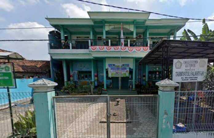 Guru RA Muslimat NU Mojopetung Dipecat