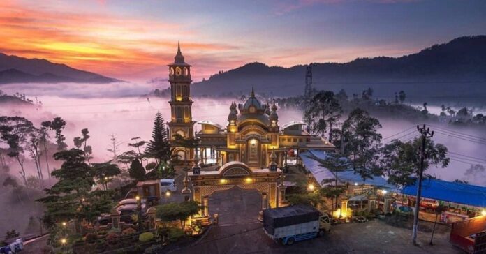 11 Tempat Wisata Religi di Jawa Timur Yang Wajib kalian Kunjungi