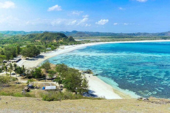 10+ Destinasi Wisata Pulau Lombok Timur, Tengah dan Barat Terbaru 2025