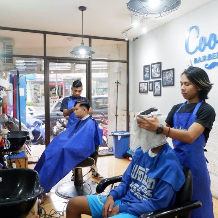 5 Rekomendasi Tempat Potong Rambut Cowok di Surabaya
