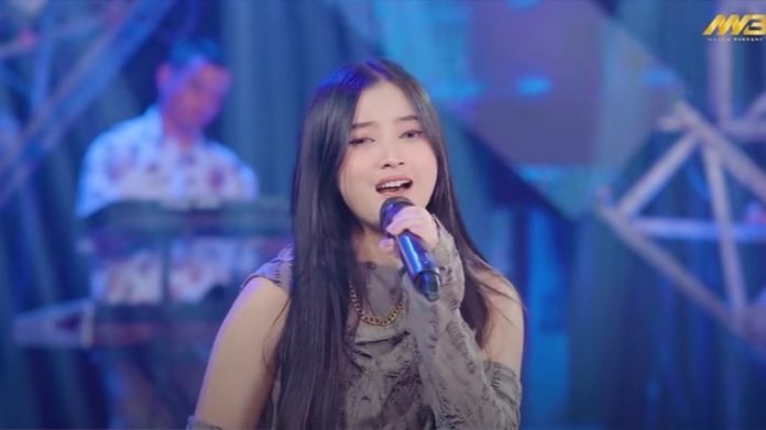 Lirik Lagu Suratan Adella Lilin Herlina Yang Lagi Viral TikTok 2025